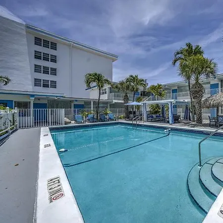 Castle By The Sea Motel